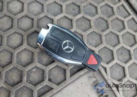 2012 Mercedes-Benz C 250 Luxury/Sport z USA, uszkodzony, nr VIN WDDGF4HB2CR223687